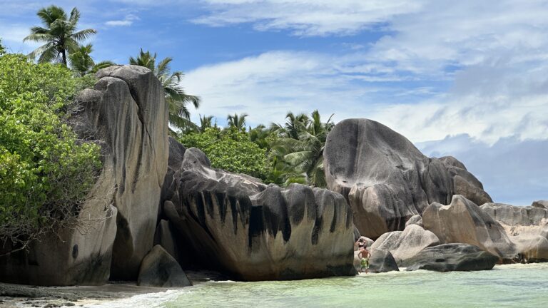 Seychellen Felsen am Strand