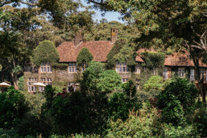 Giraffe Manor Außenansicht mit Garten