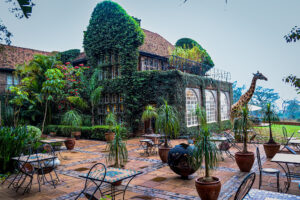 Giraffe Manor Terrasse mit Giraffe